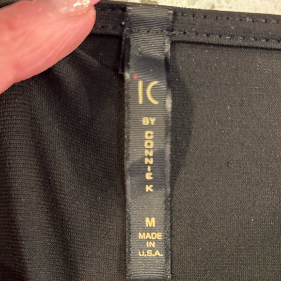 Beautiful top flattering for all body types. - Picture 5 of 5